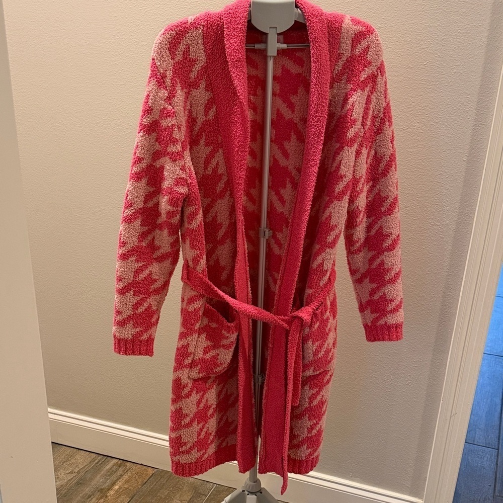 Pink Lily Pink and light pink Houndstooth Robe
